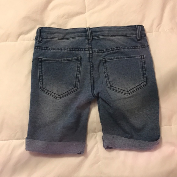 5/$25  Bundle of Girls Long Shorts - Picture 5 of 7